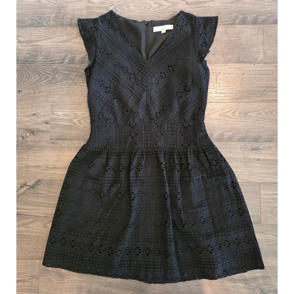 Women sz 6P LOFT Petites Black Eyelet Lace Fit Flare Dress V-Neck Flutter Sleeve